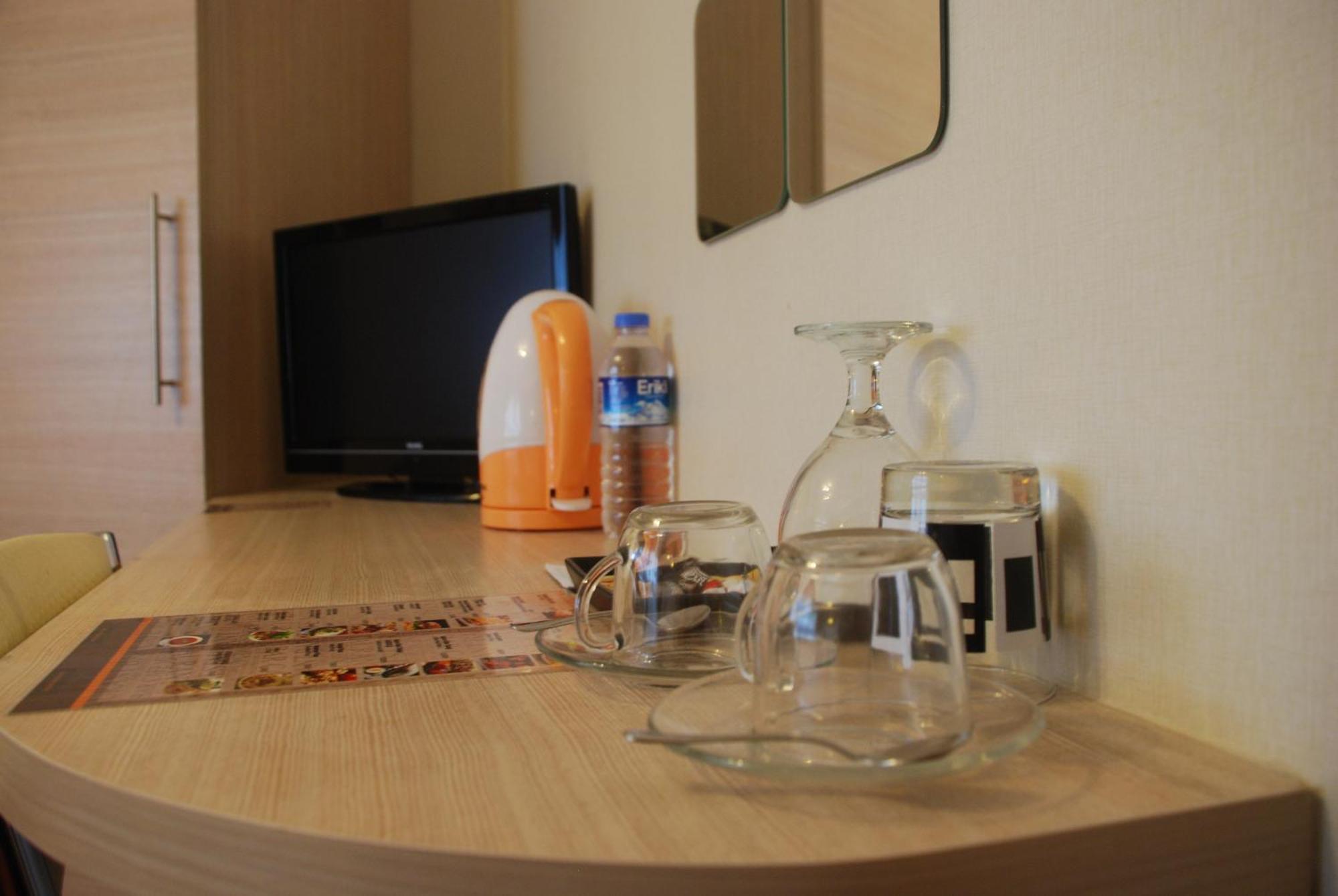 ミニ ホテル イズミル 部屋 写真